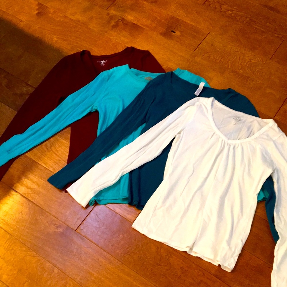 Lot of 4 long sleeve layering tees